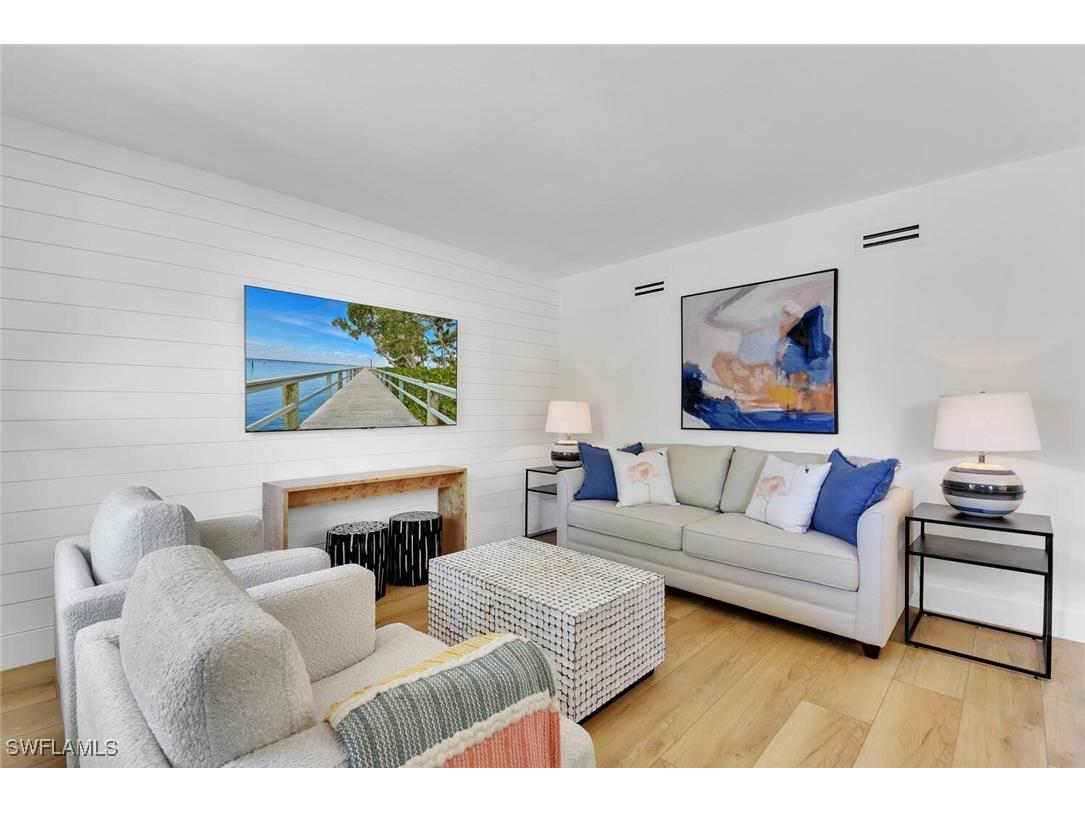 980 7th Avenue S #204 Naples FL 34102 225082879 image1