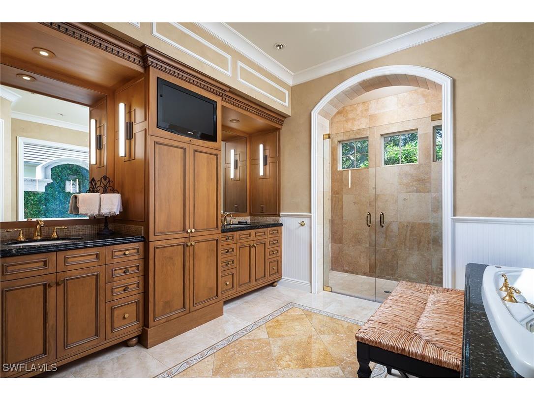 980 Barcarmil Way Naples FL 34110 225069951 image21