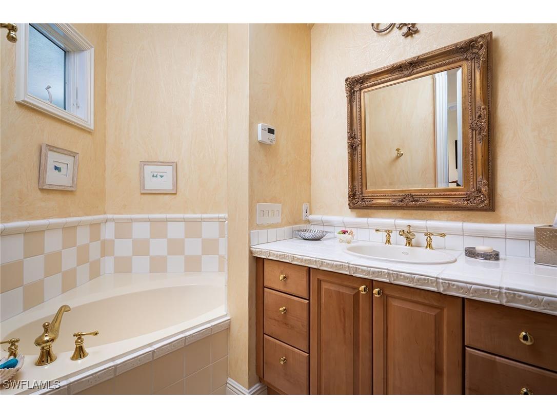 980 Barcarmil Way Naples FL 34110 225069951 image32