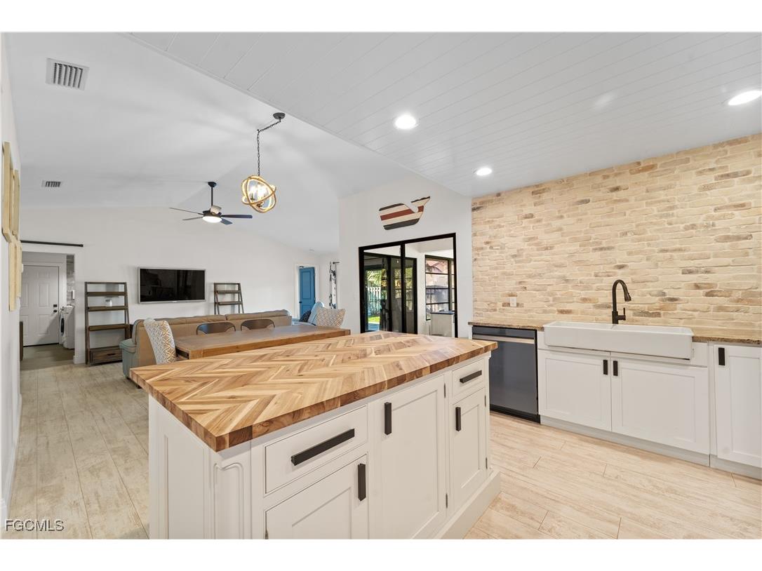 9802 Wildginger Drive Fort Myers FL 33919 2025017551 image29