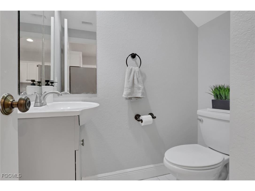 9811 Bodego Way #104 Fort Myers FL 33908 2025015834 image10