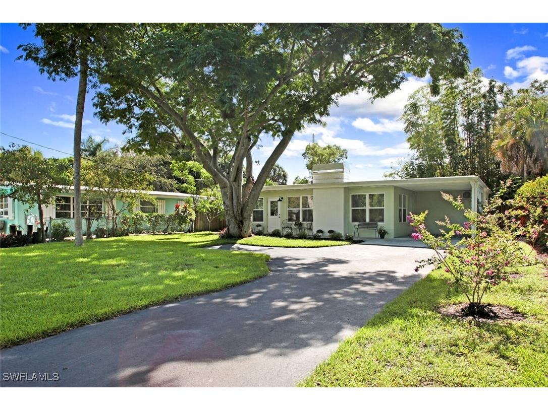 982 13th Street N Naples FL 34102 225062644 image1