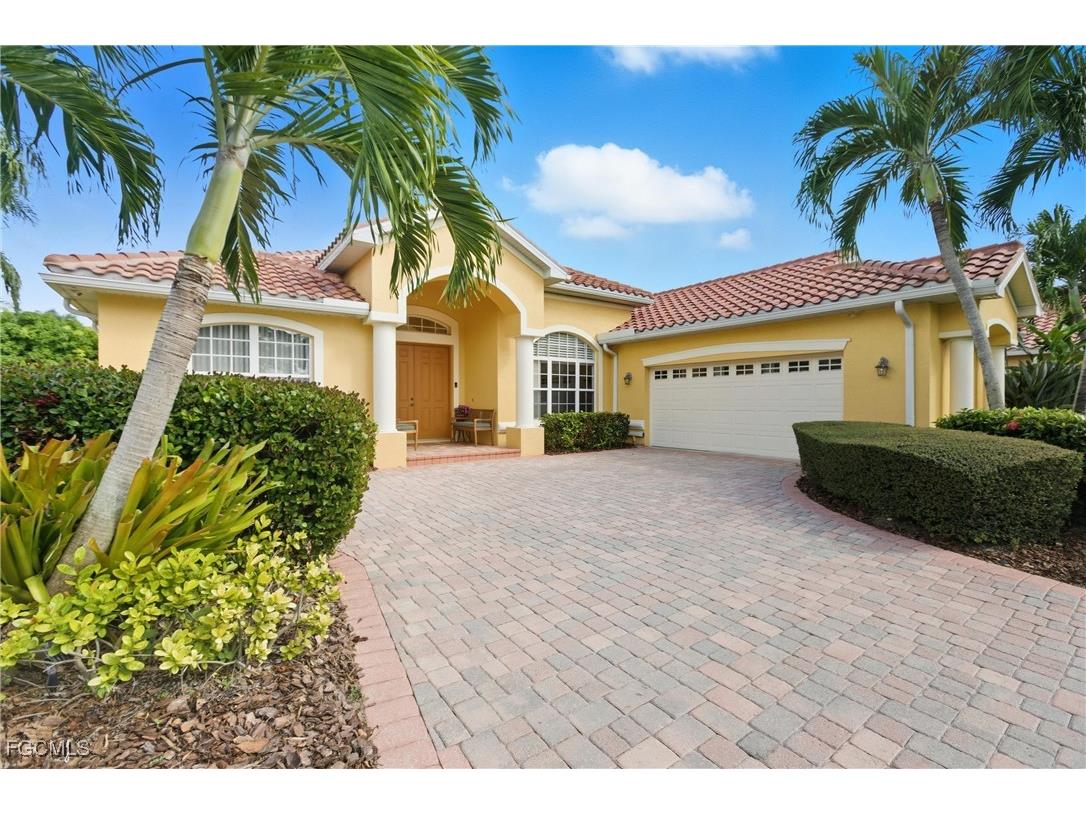 9836 Los Altos Court Fort Myers FL 33919 2025017762 image1