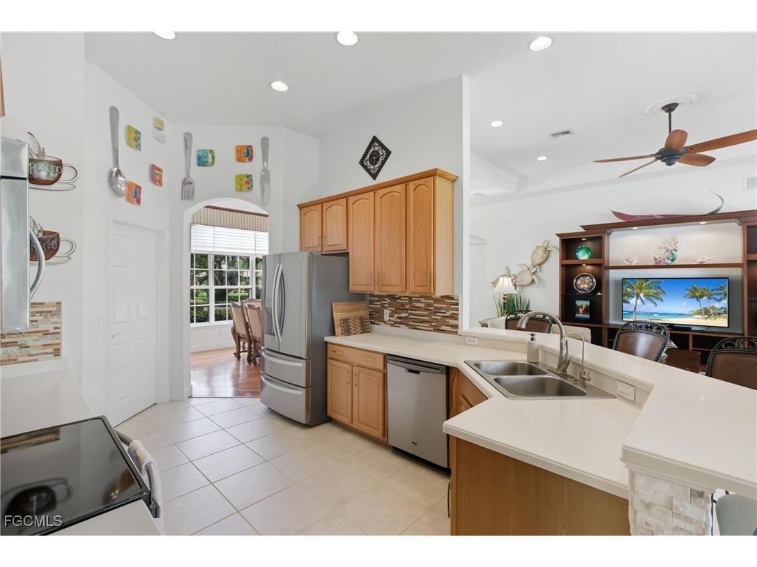 9836 Los Altos Court Fort Myers FL 33919 2025017762 image4