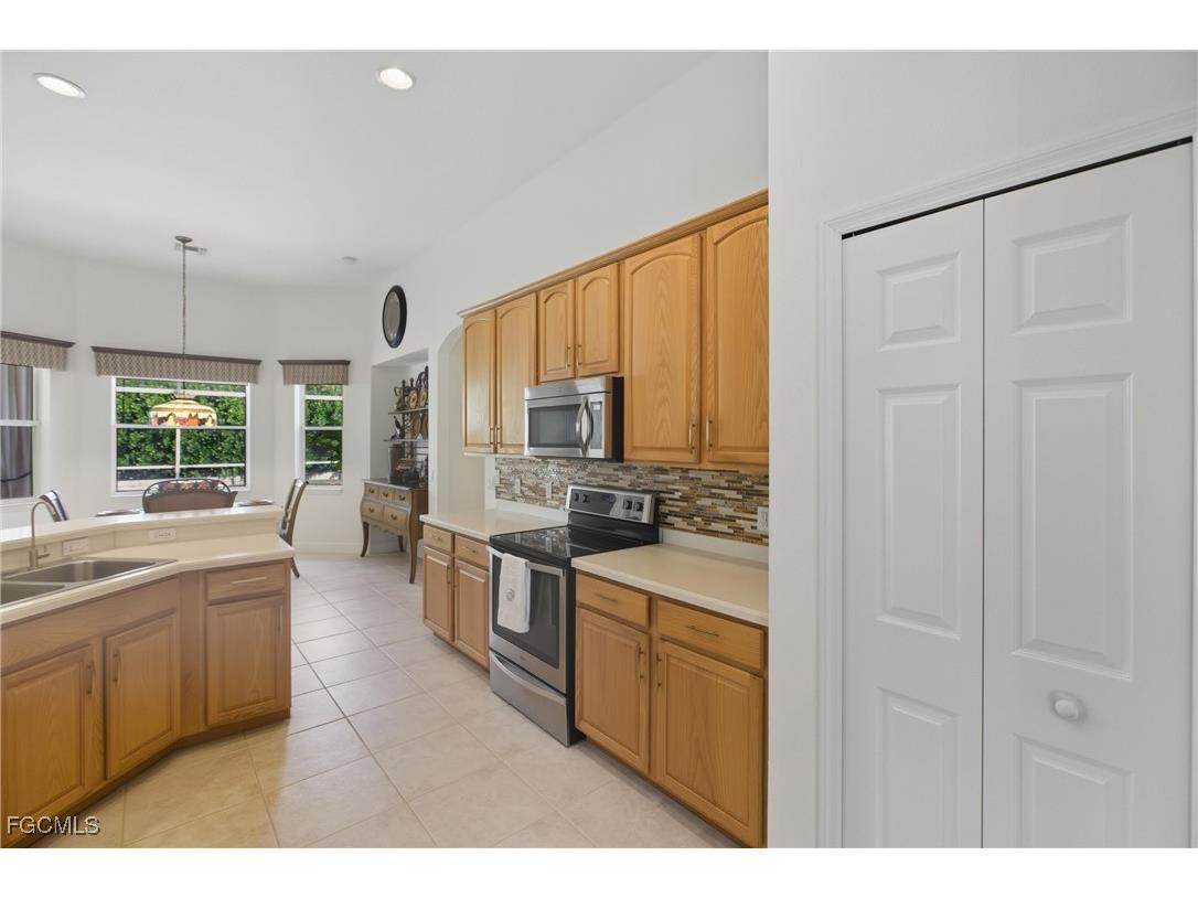 9836 Los Altos Court Fort Myers FL 33919 2025017762 image5