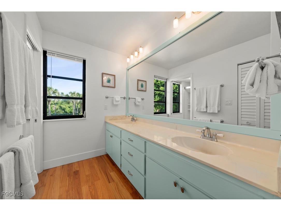 984 Greenwood Court S Sanibel FL 33957 2025019903 image27