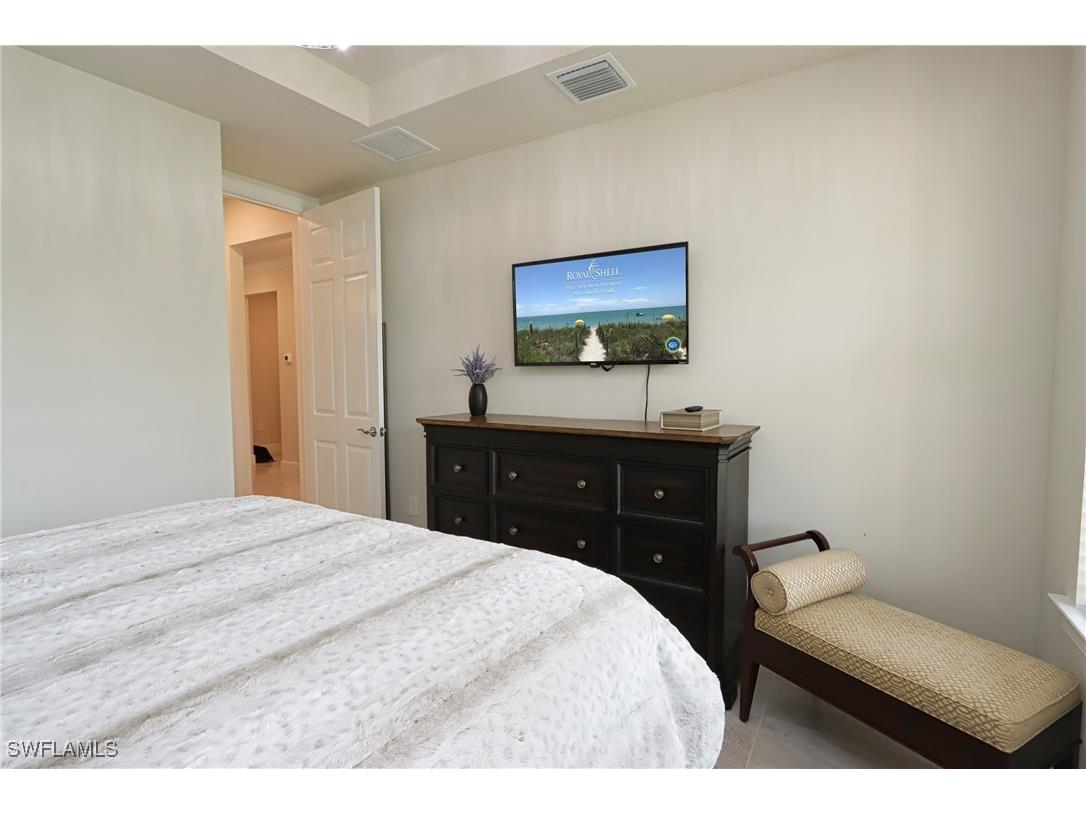 9842 Everglades Drive Naples FL 34120 225078327 image12