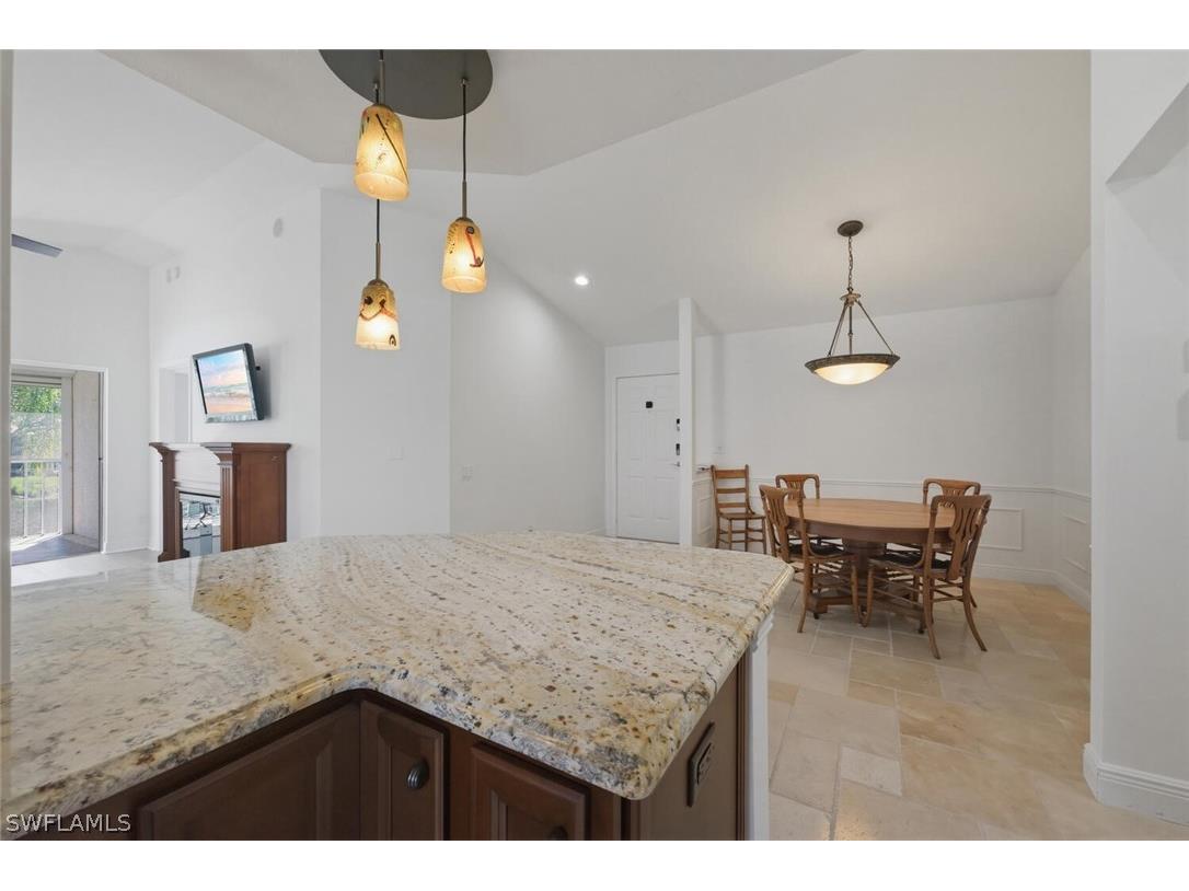 9844 Luna Circle #201D Naples FL 34109 226009404 image11