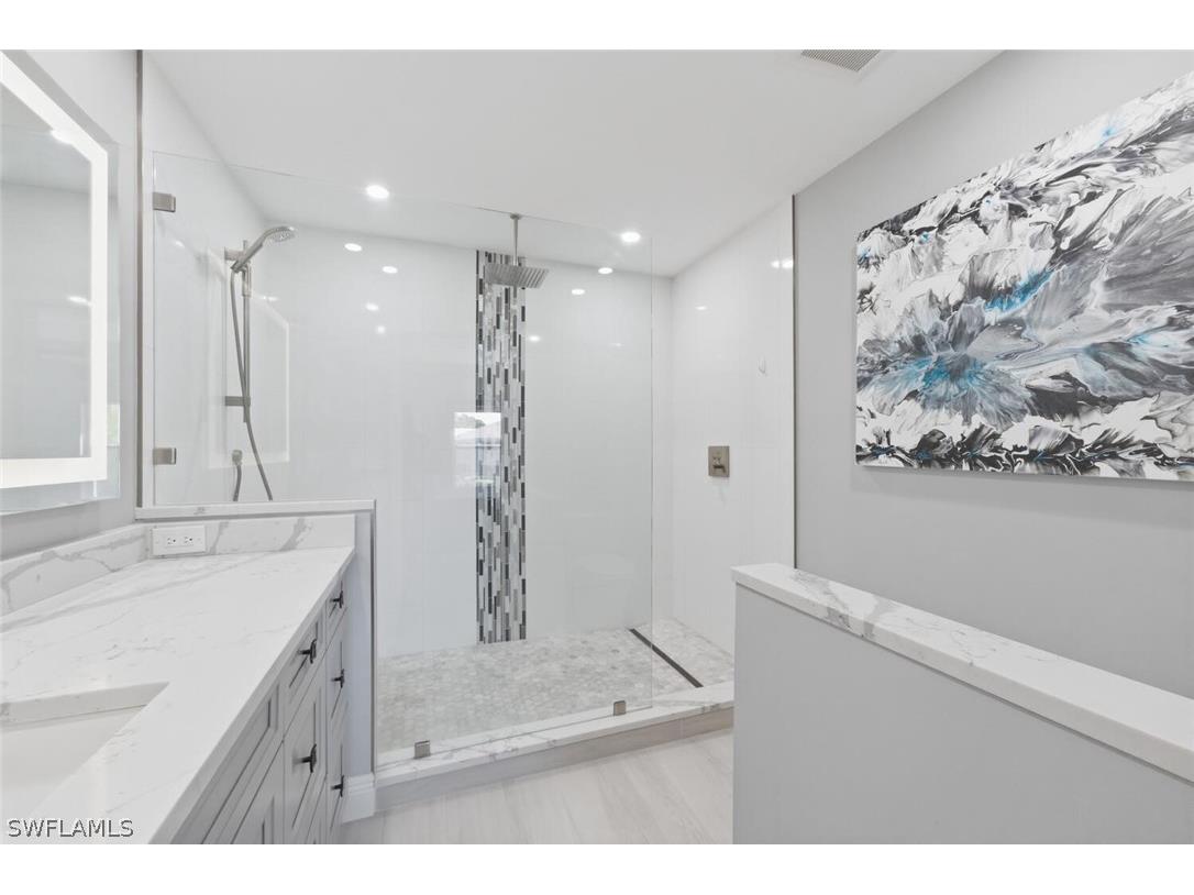 9844 Luna Circle #201D Naples FL 34109 226009404 image7