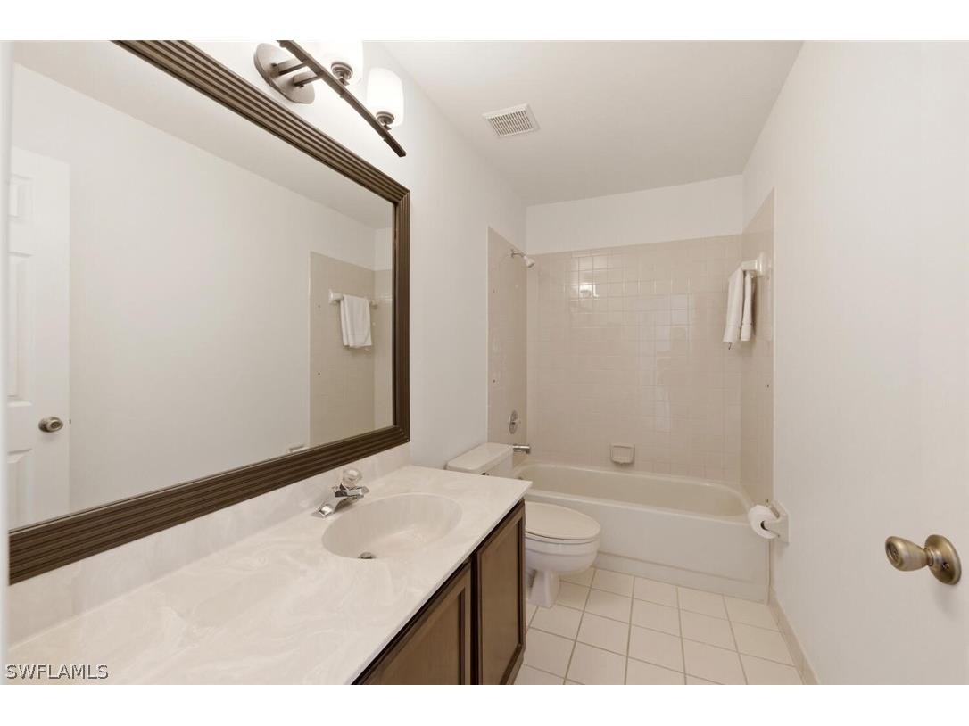 9844 Luna Circle #201D Naples FL 34109 226009404 image8