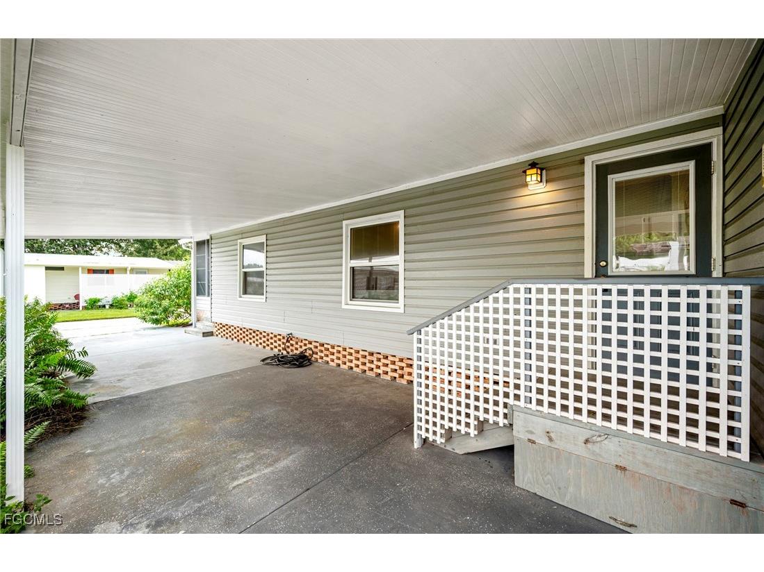 9849 Creekwood Lane Fort Myers FL 33905 2025010070 image4