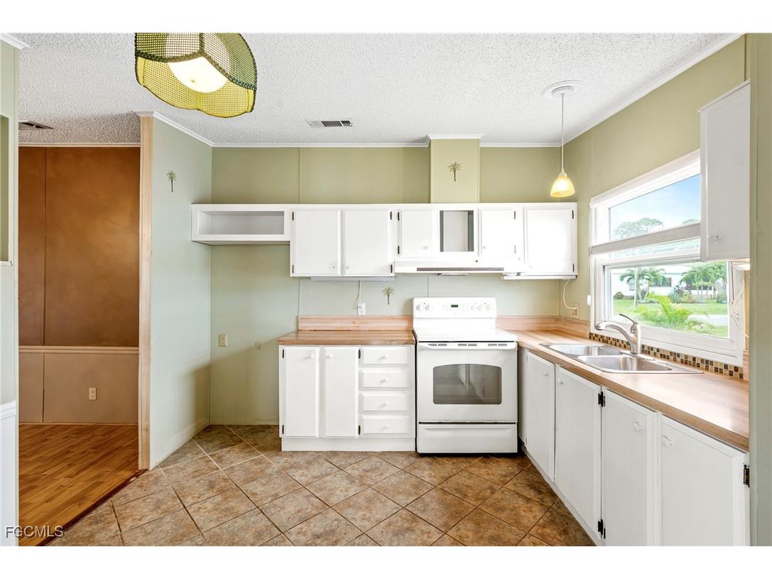 9849 Creekwood Lane Fort Myers FL 33905 2025010070 image6