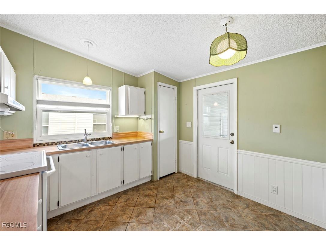 9849 Creekwood Lane Fort Myers FL 33905 2025010070 image8