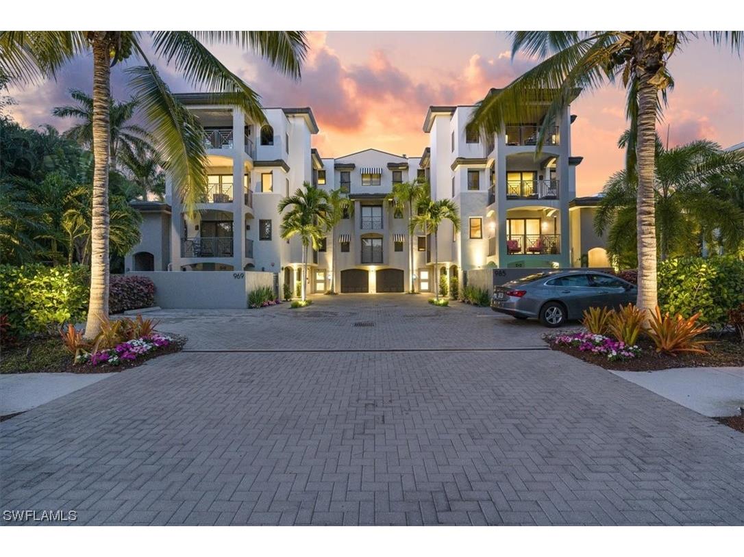 985 8th Avenue S #302 Naples FL 34102 224017029 image1