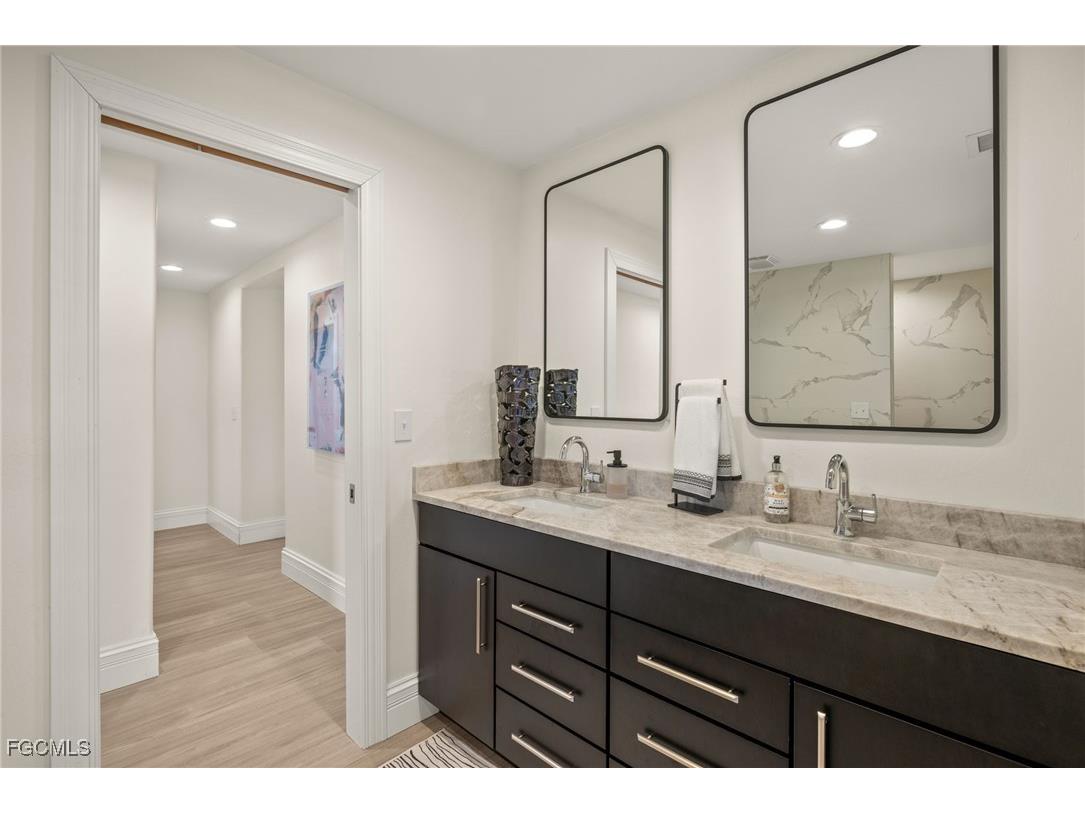 985 Oyster Court Sanibel FL 33957 2025017608 image16