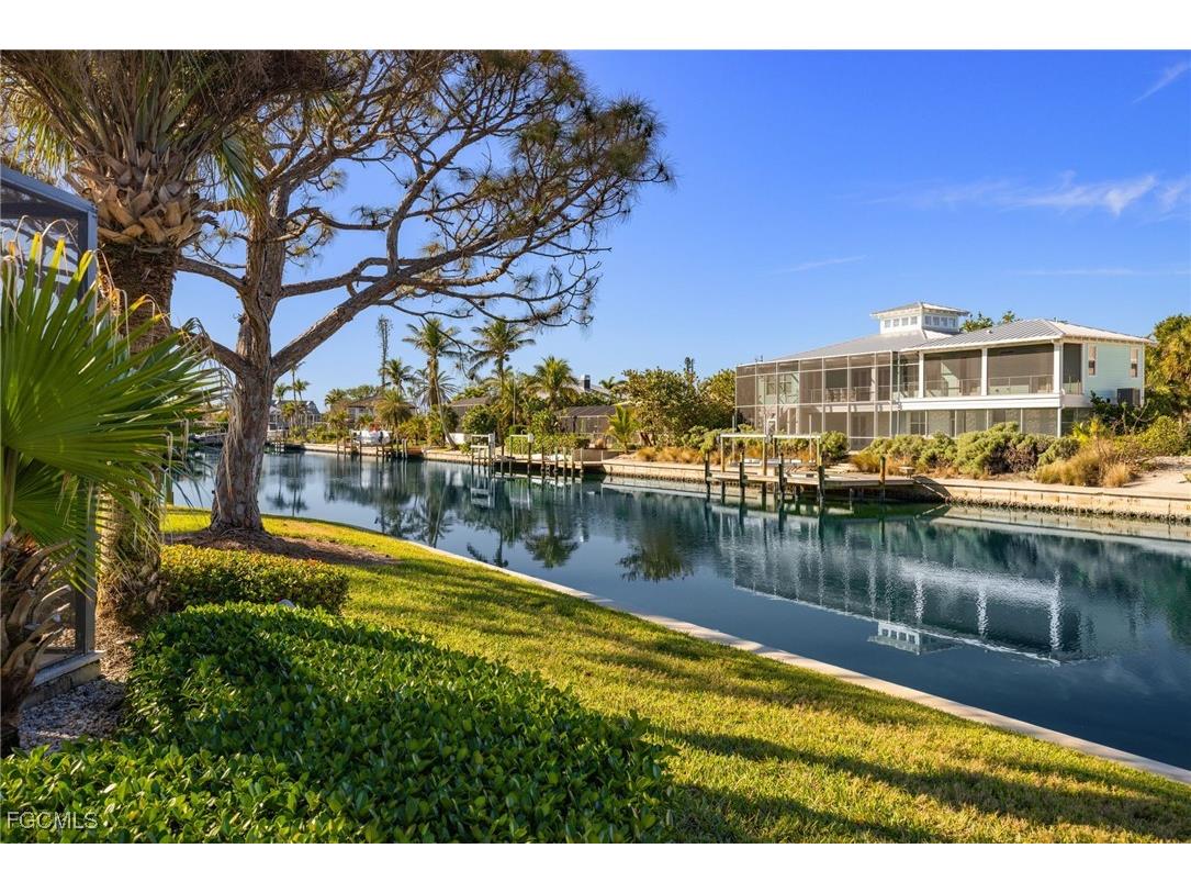 985 Oyster Court Sanibel FL 33957 2025017608 image32