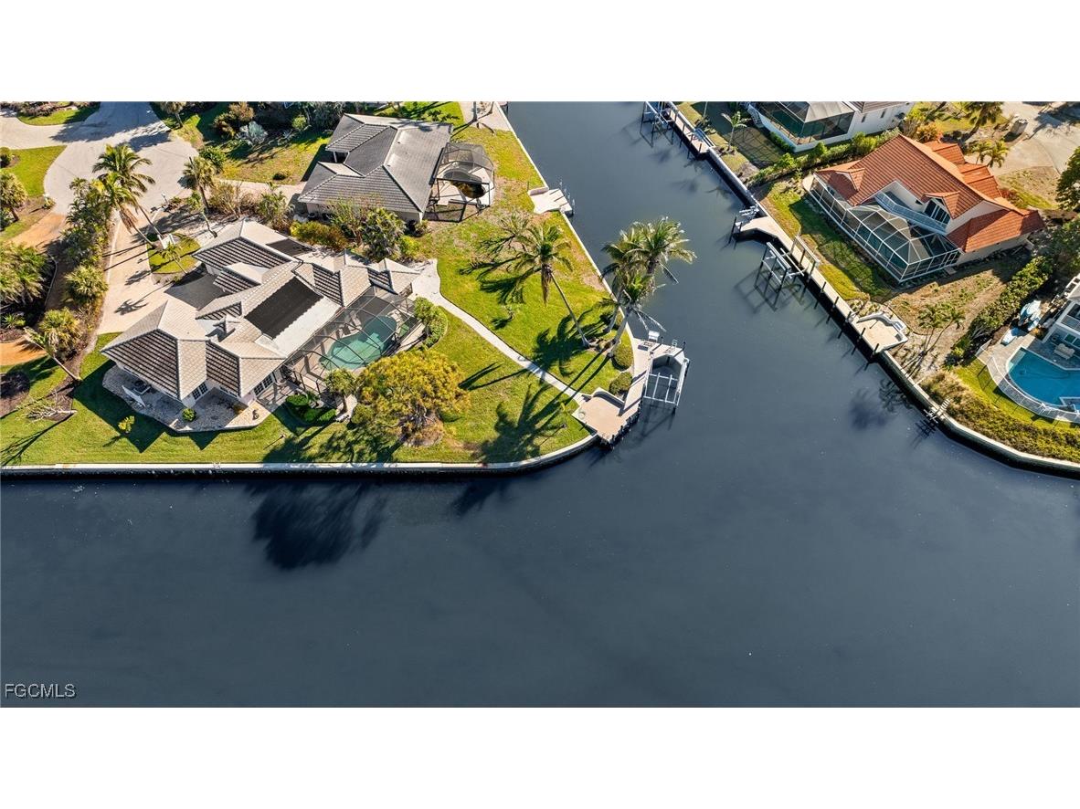 985 Oyster Court Sanibel FL 33957 2025017608 image38