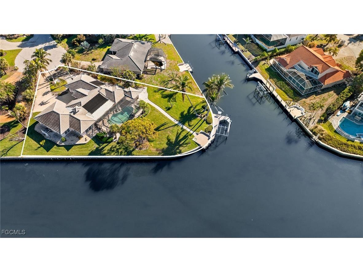 985 Oyster Court Sanibel FL 33957 2025017608 image39