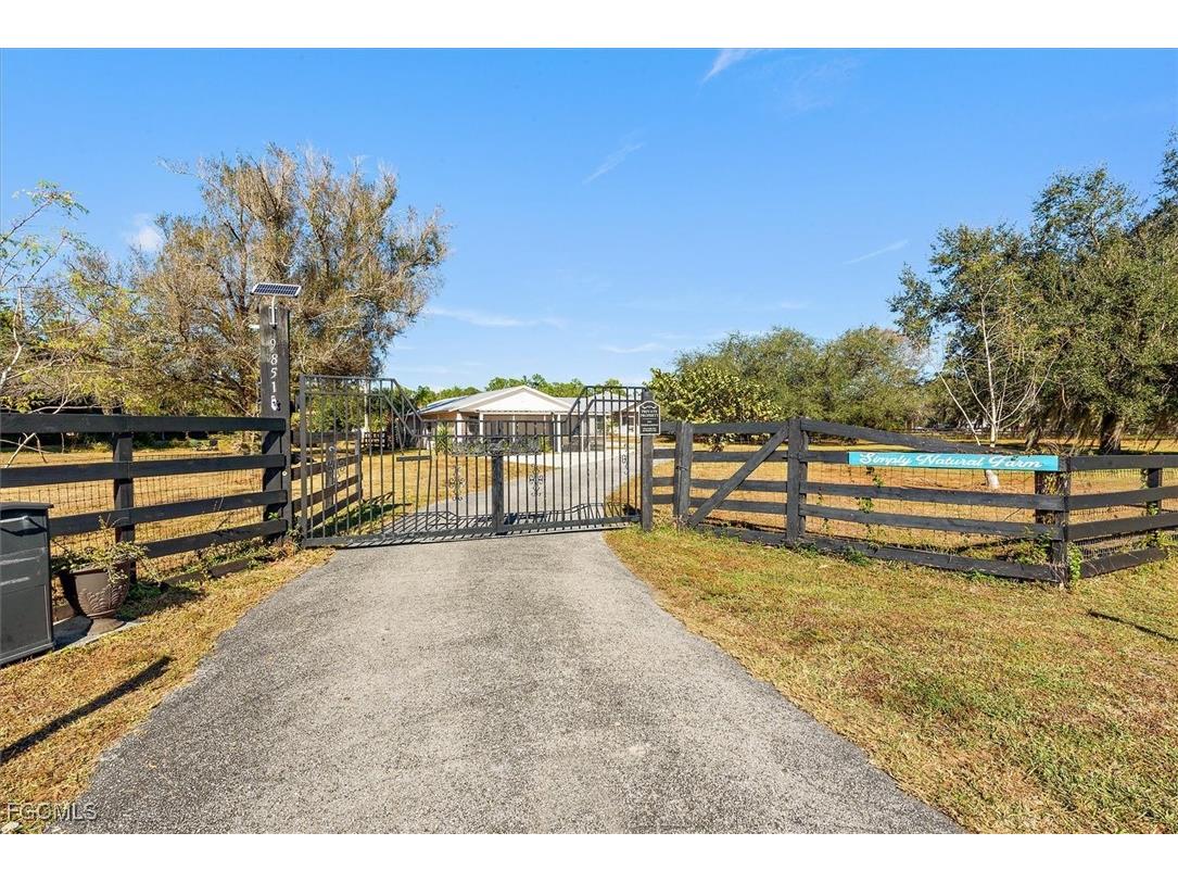 9851 Merle Drive North Fort Myers FL 33917 2026001186 image2