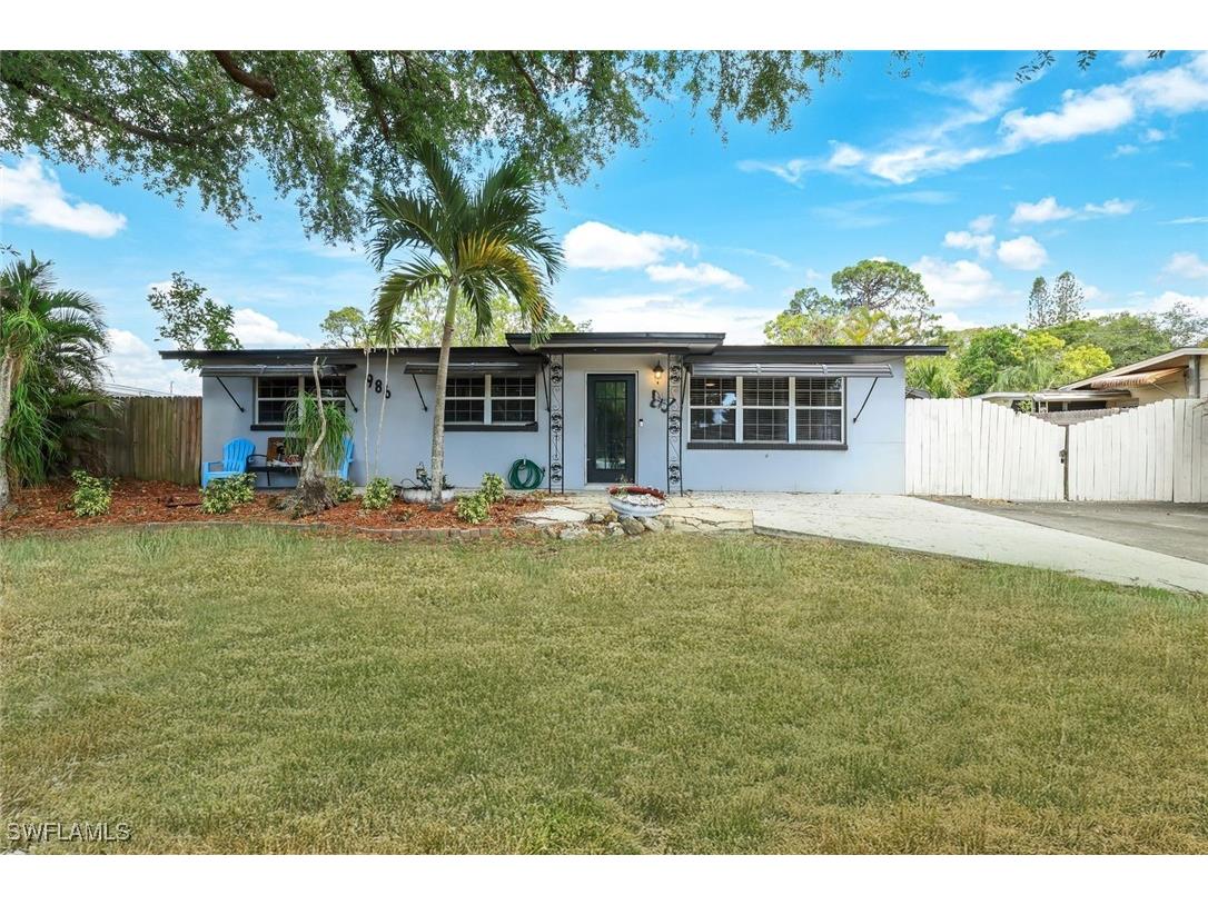 986 Coconut Circle W Naples FL 34104 225033969 image1