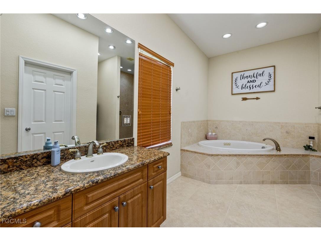 99 Trader Road Labelle FL 33935 2025004818 image18