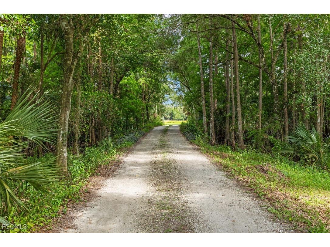 99 Trader Road Labelle FL 33935 2025004818 image25