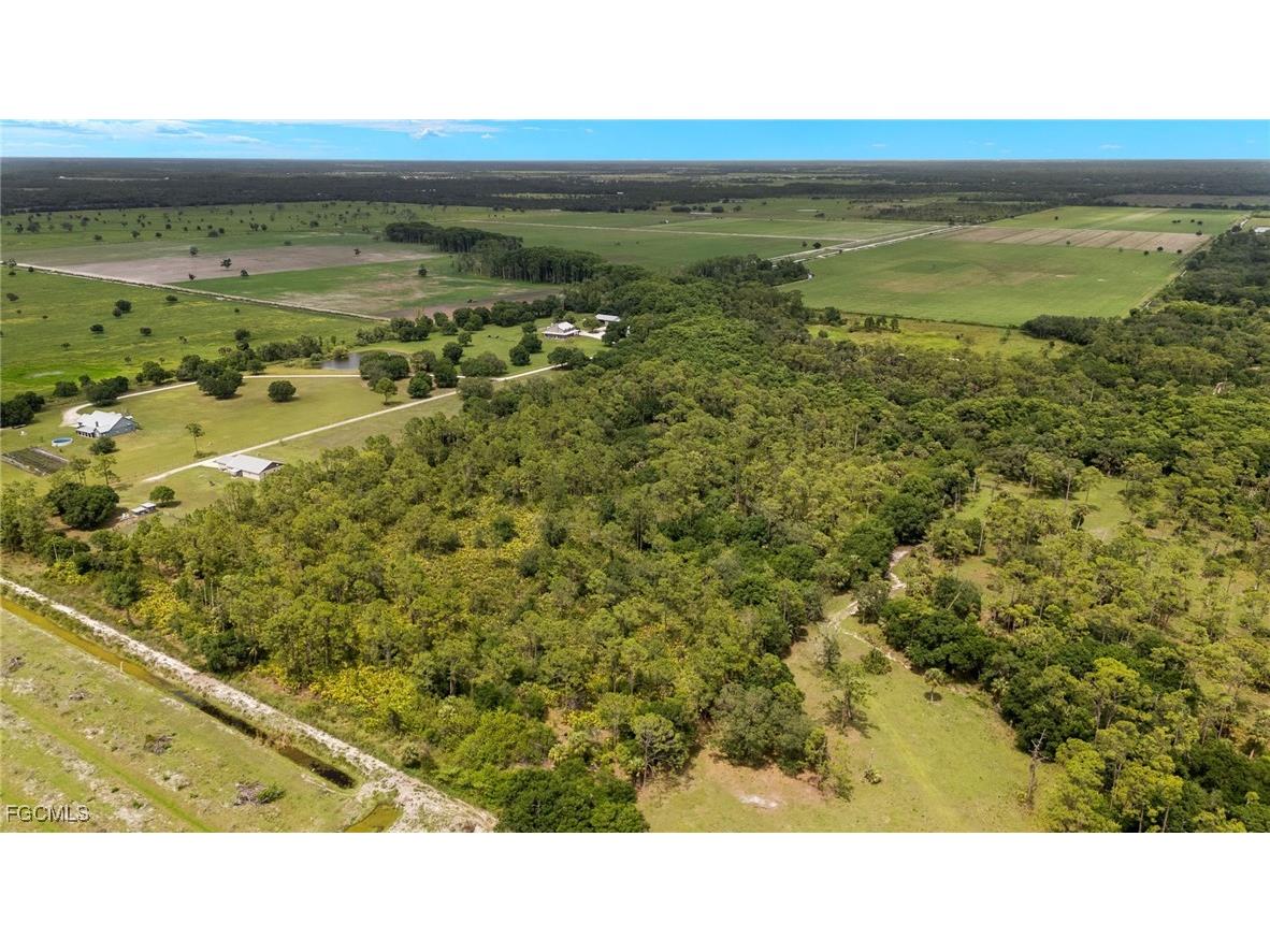 99 Trader Road Labelle FL 33935 2025004818 image32