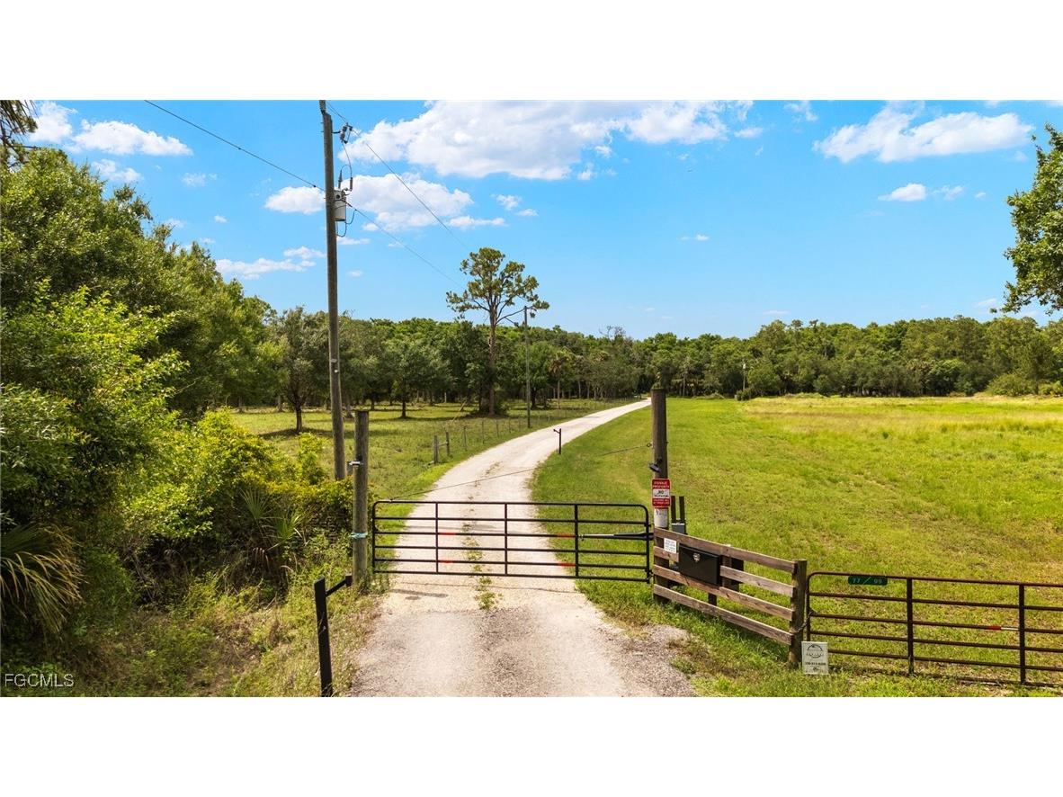 99 Trader Road Labelle FL 33935 2025004818 image39