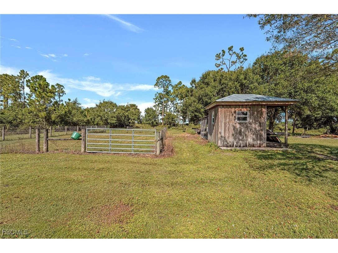 99 Trader Road Labelle FL 33935 2025004818 image45