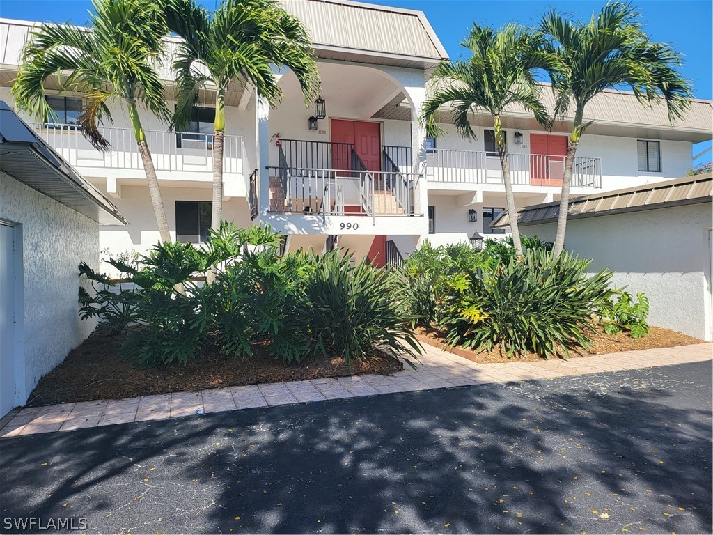 990 8th Street S #1B Naples FL 34102 222079054 image1