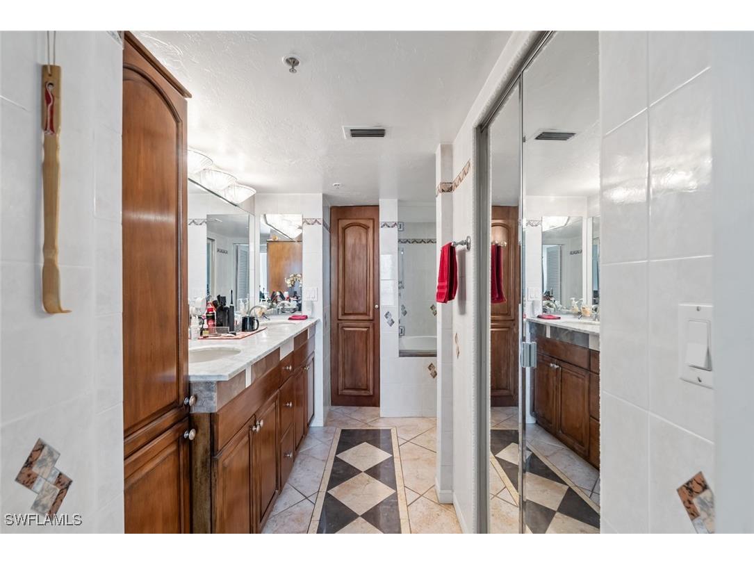 990 Cape Marco Drive #707 Marco Island FL 34145 225065193 image7