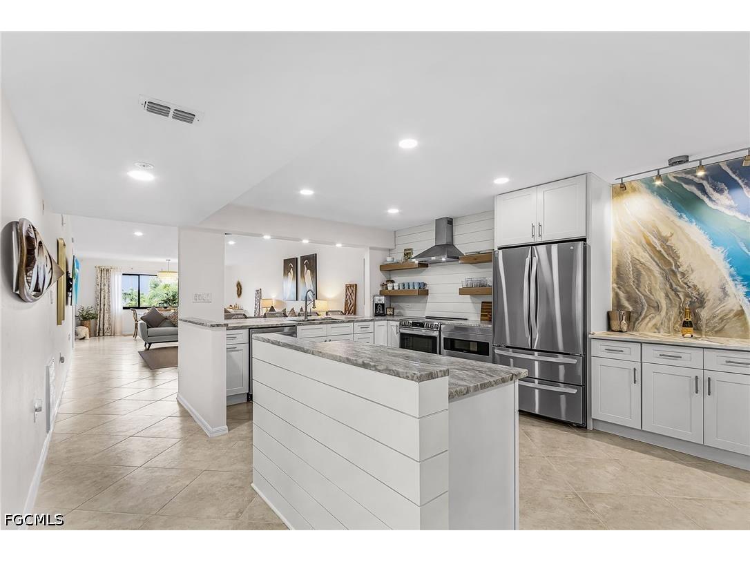 9901 Sunset Cove Lane #237 Fort Myers FL 33919 2026019433 image1