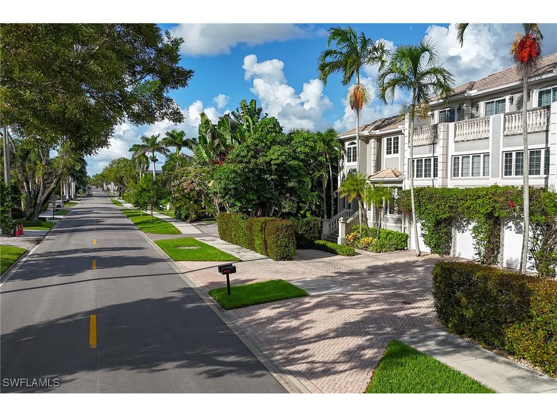 991 8th Street S #1 Naples FL 34102 225073085 image25
