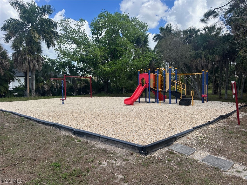 9917 Las Casas Drive Fort Myers FL 33919 2026010509 image42