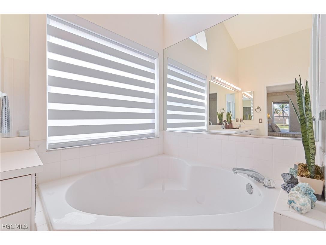 9918 Las Casas Drive Fort Myers FL 33919 2026010787 image34