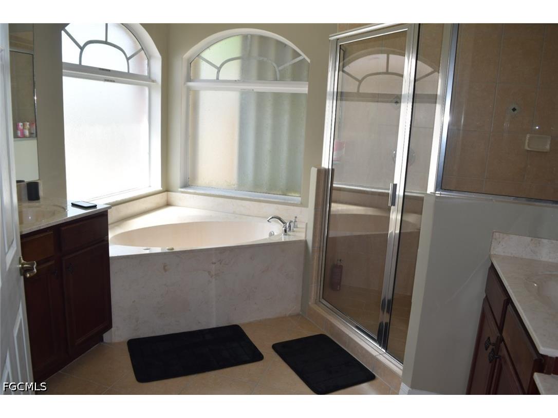 9923 Springlake Circle Estero FL 33928 2026019845 image8