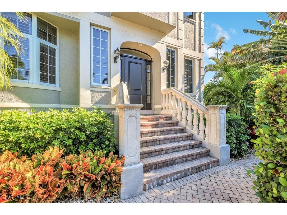 993 8th Street S #2 Naples FL 34102 225082175 image2