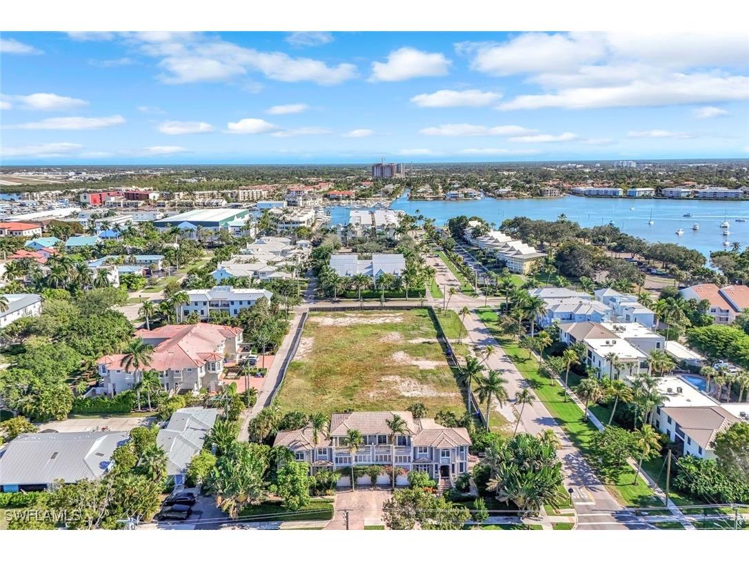 993 8th Street S #2 Naples FL 34102 225082175 image27