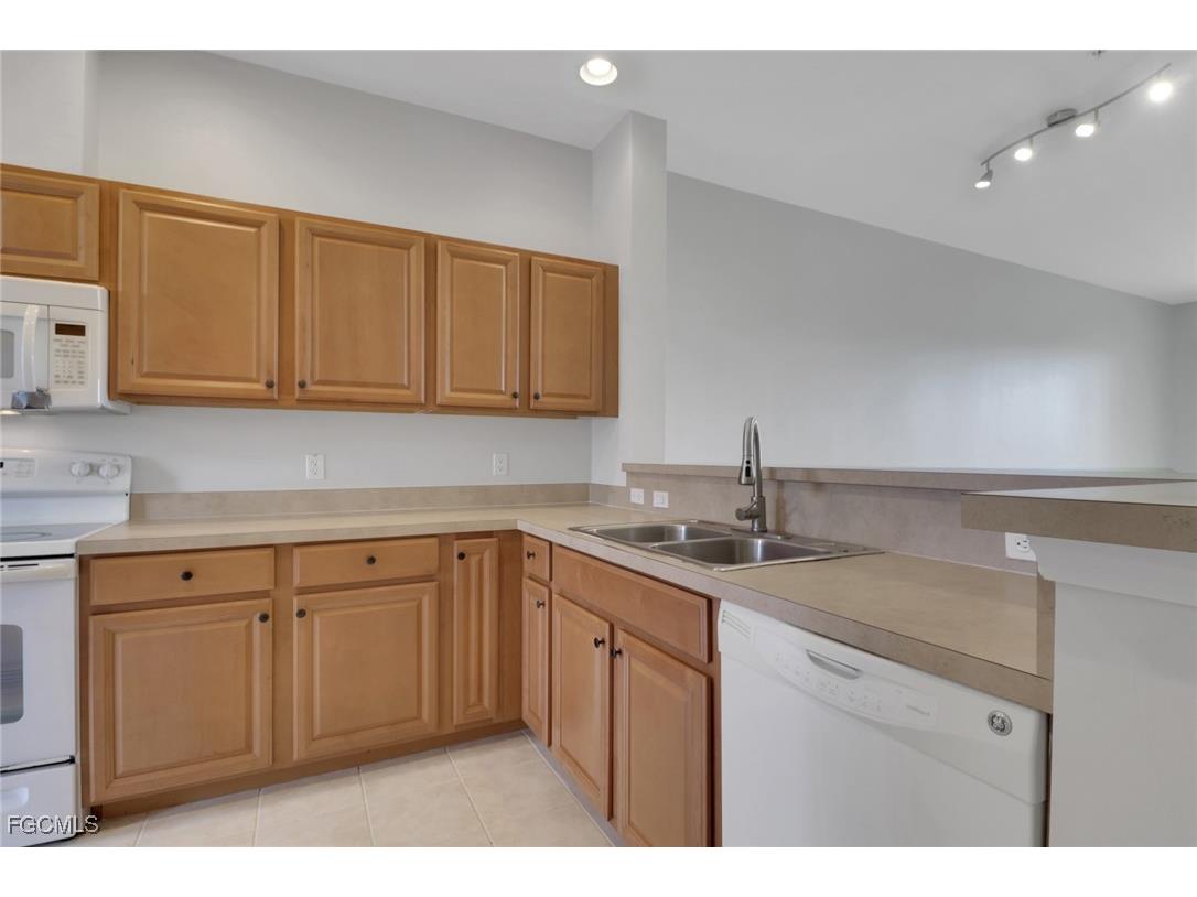 9951 Periwinkle Preserve Lane #102 Fort Myers FL 33919 2025012652 image1