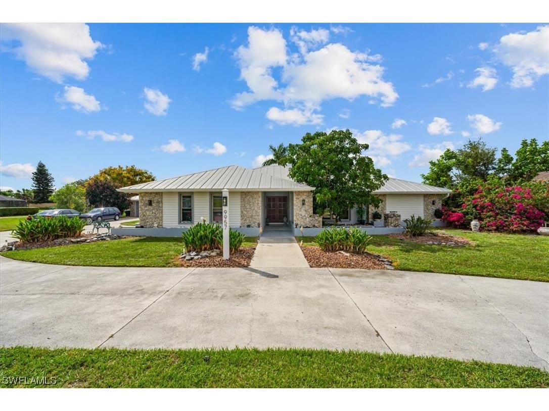 9957 Winterview Drive Naples FL 34109 223073907 image1