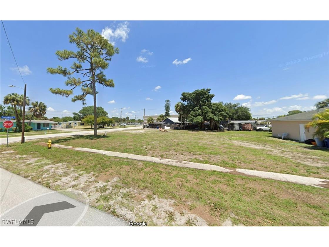 998 Tropical Palm Avenue North Fort Myers FL 33903 224050924 image1
