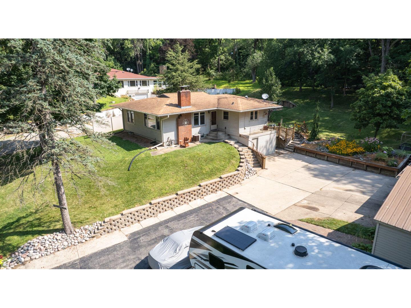 10 State Road 16 La Crosse WI 54601 1931527 image1