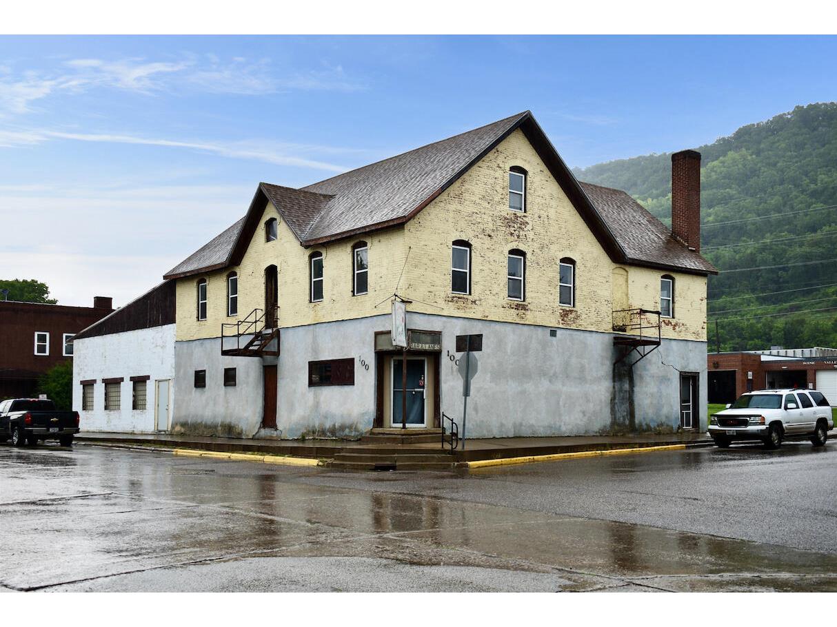 100 N Main, Cochrane, WI, 54622 MLS 1800900 Edina Realty