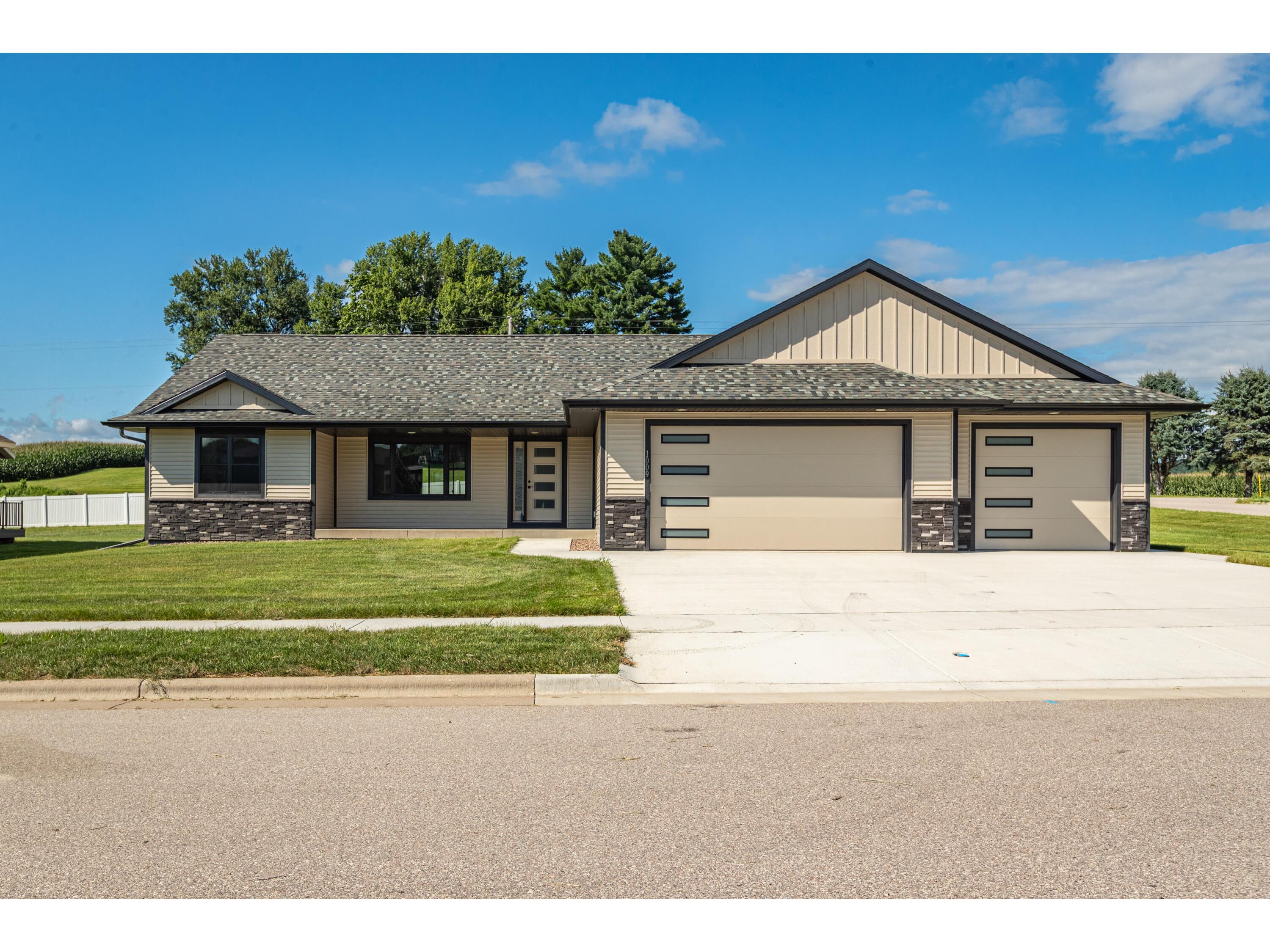 1009 Valley View Holmen WI 54636 1931921 image1