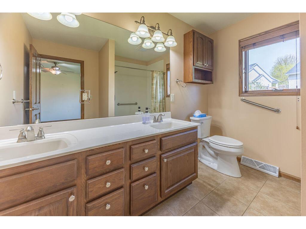 1009 Windhill Onalaska WI 54650 1959386 image29