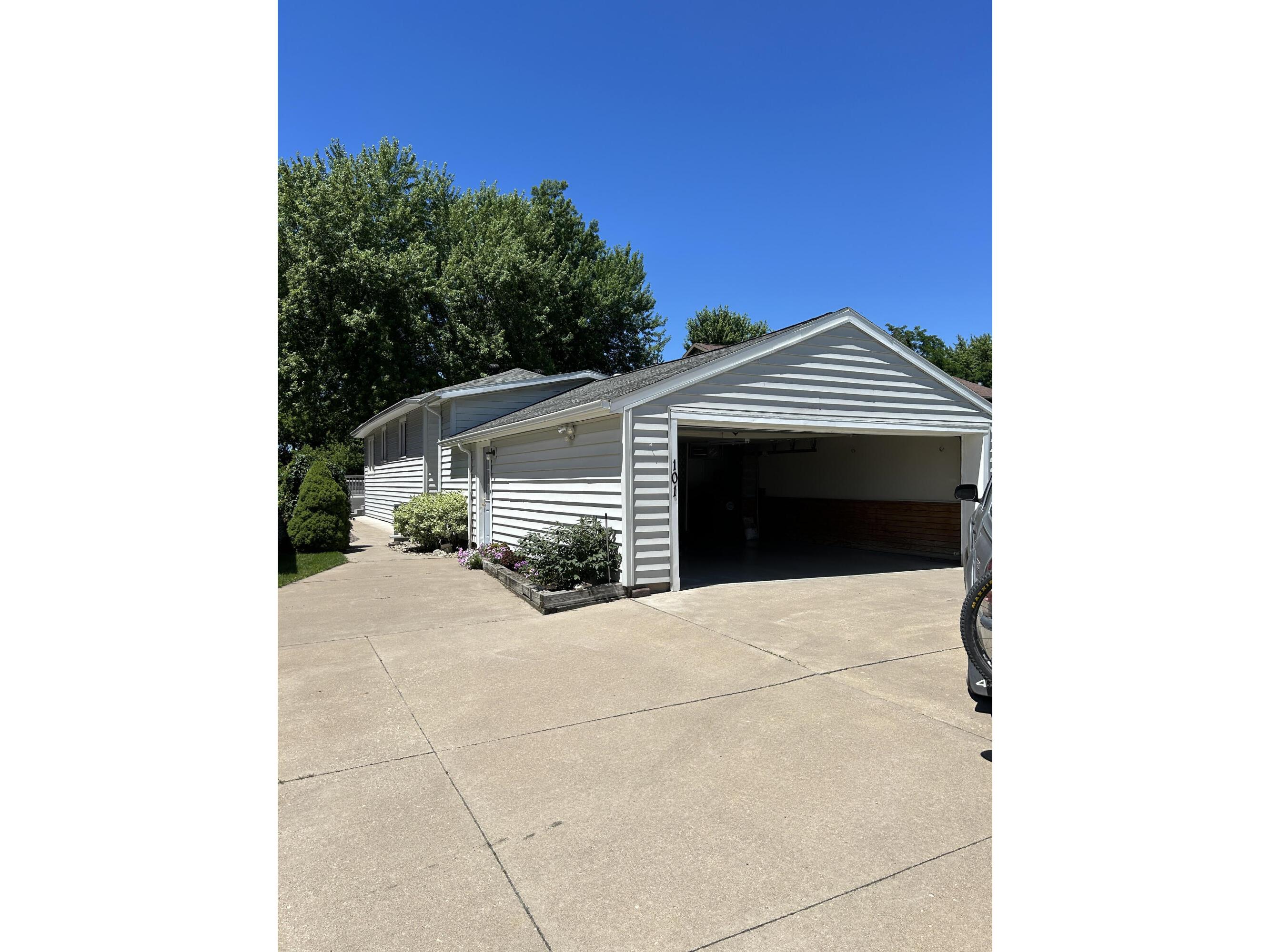 101 Alexander La Crosse WI 54601 - Water Frontage 1881770 image1