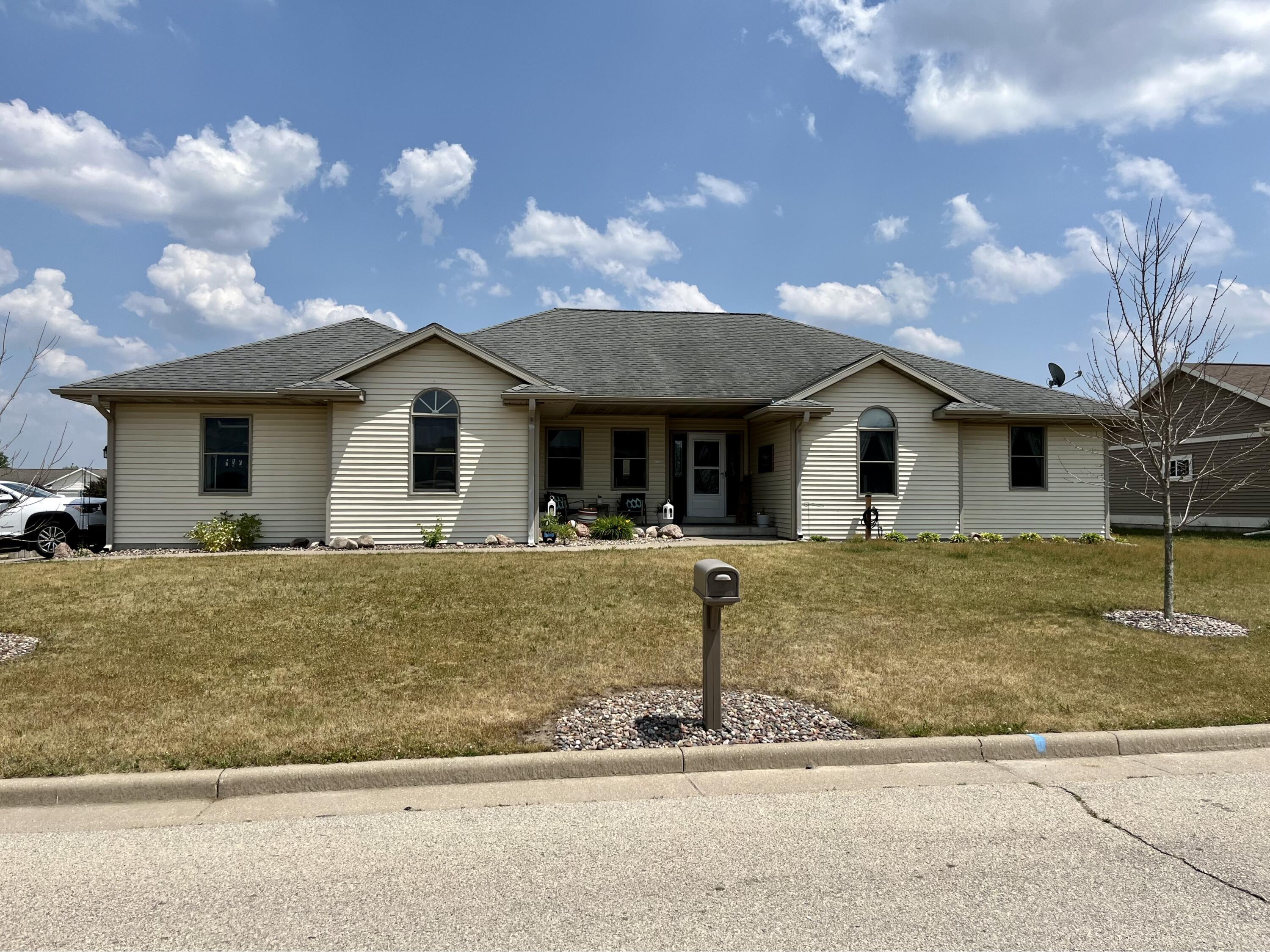 1011 Pinewood Sparta WI 54656 1839441 image1