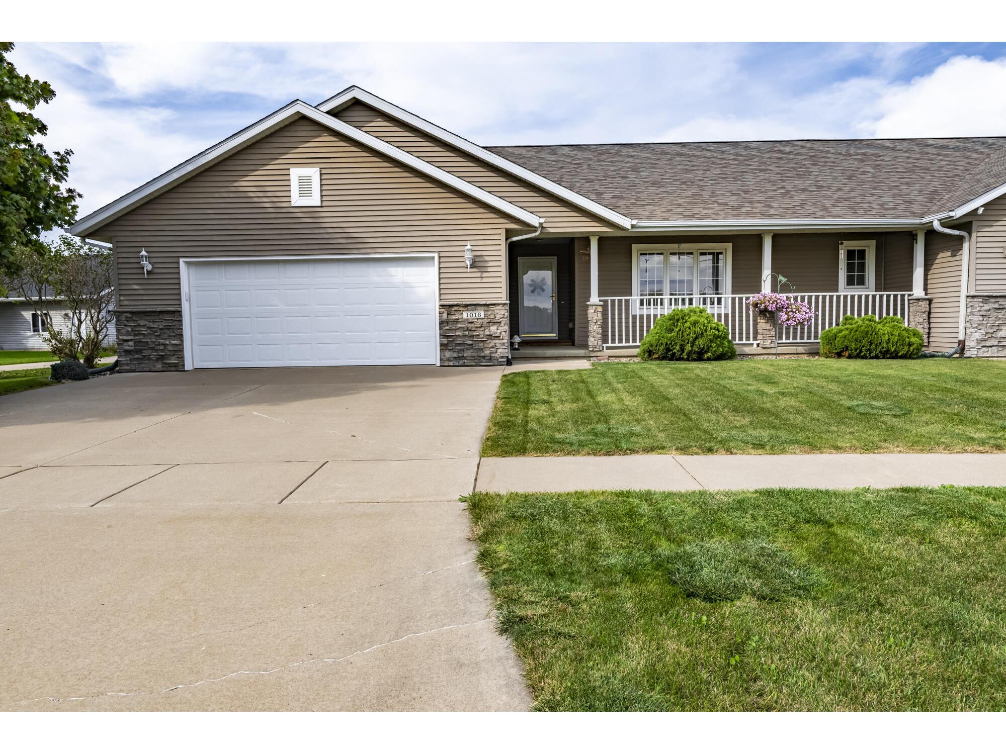 1016 Elm West Salem WI 54669 1892239 image1