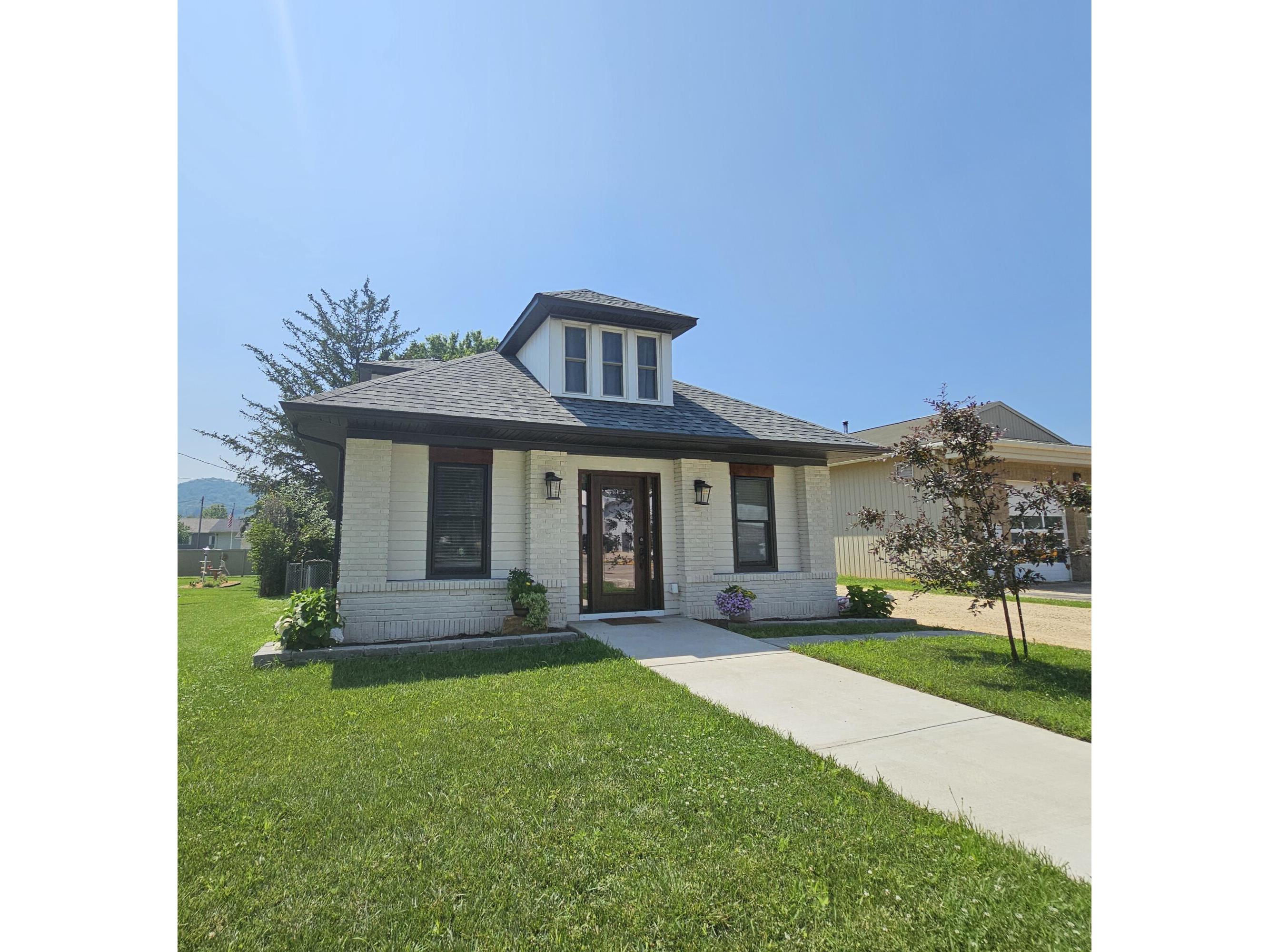 102 Central Coon Valley WI 54623 1929772 image1