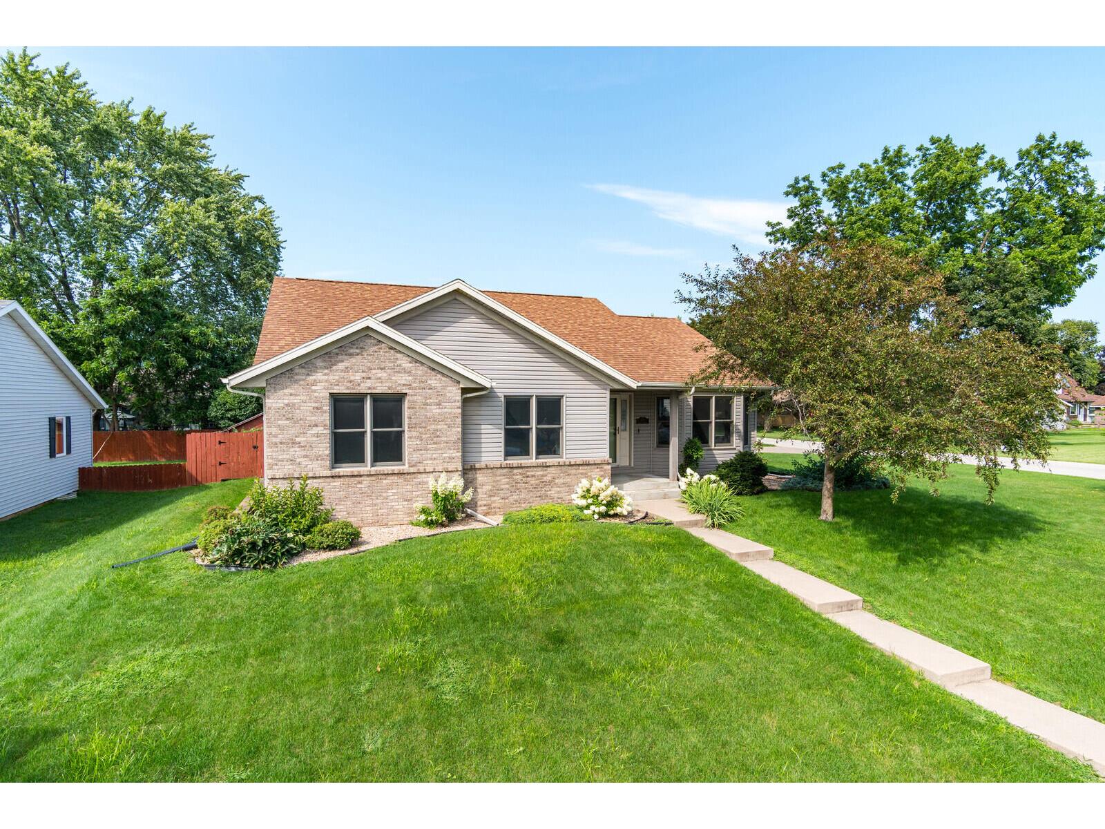 102 Dell La Crescent MN 55947 1931370 image1